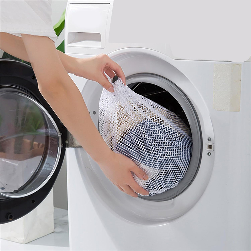 Large capacity polyester mesh laundry bag with lockable drawstring for delicates