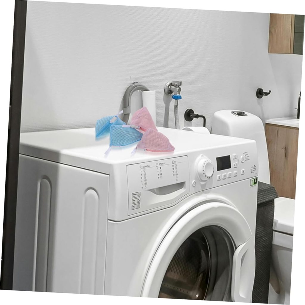 Polyester mesh laundry bag for delicates and silk, with drawstring closure