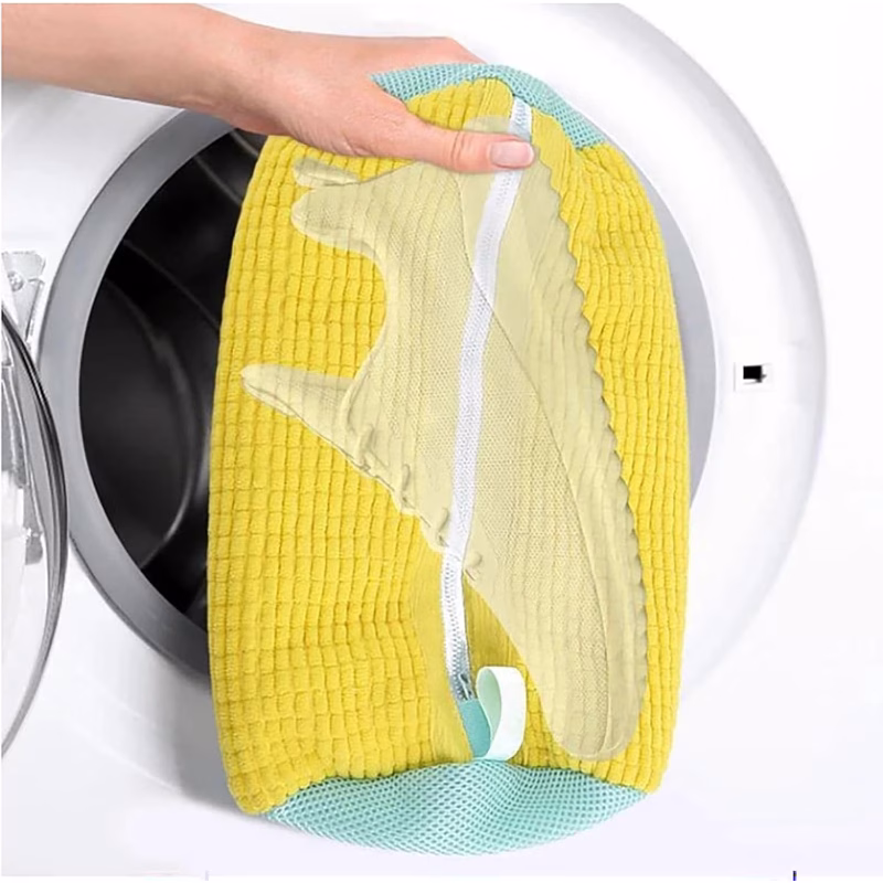 Durable polyester shoe bag with zipper closure for machine washing
